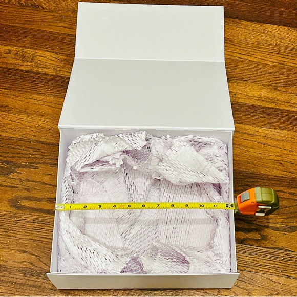 Large Cartier gift cardboard box just received - fresh as new - Picture 3 of 5